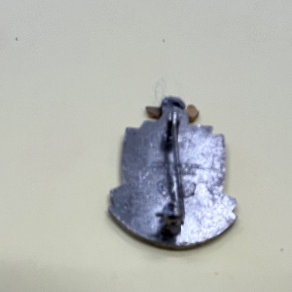 Vintage 298th Regiment Unit Crest (Makaukau Kakou) pin - Picture 5 of 5